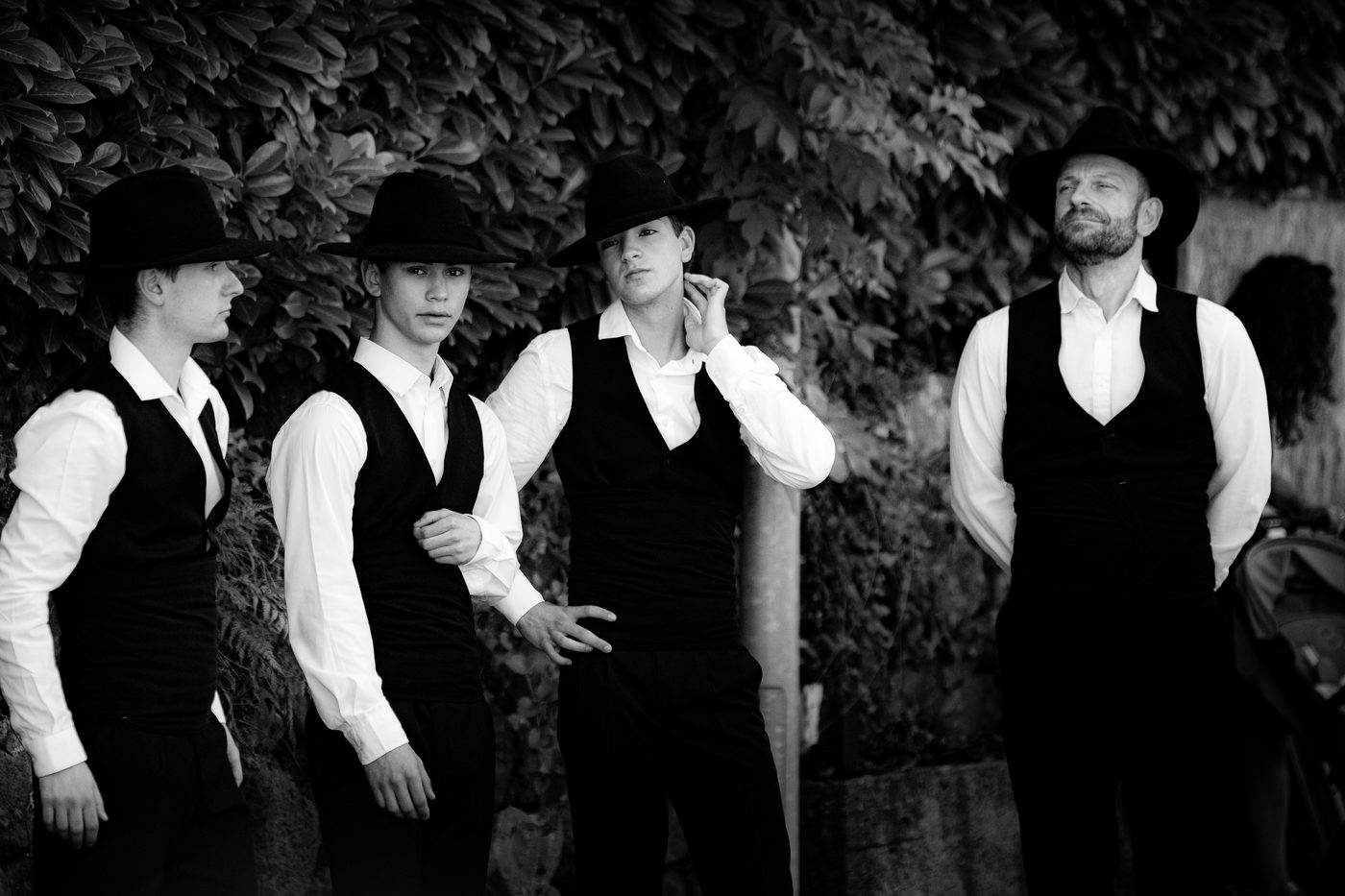 Fotografía cultural — grupo de artistas en blanco y negro