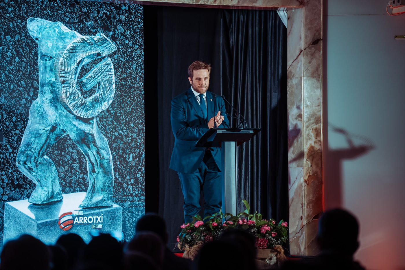 Fotografía de premios — ponente en atril