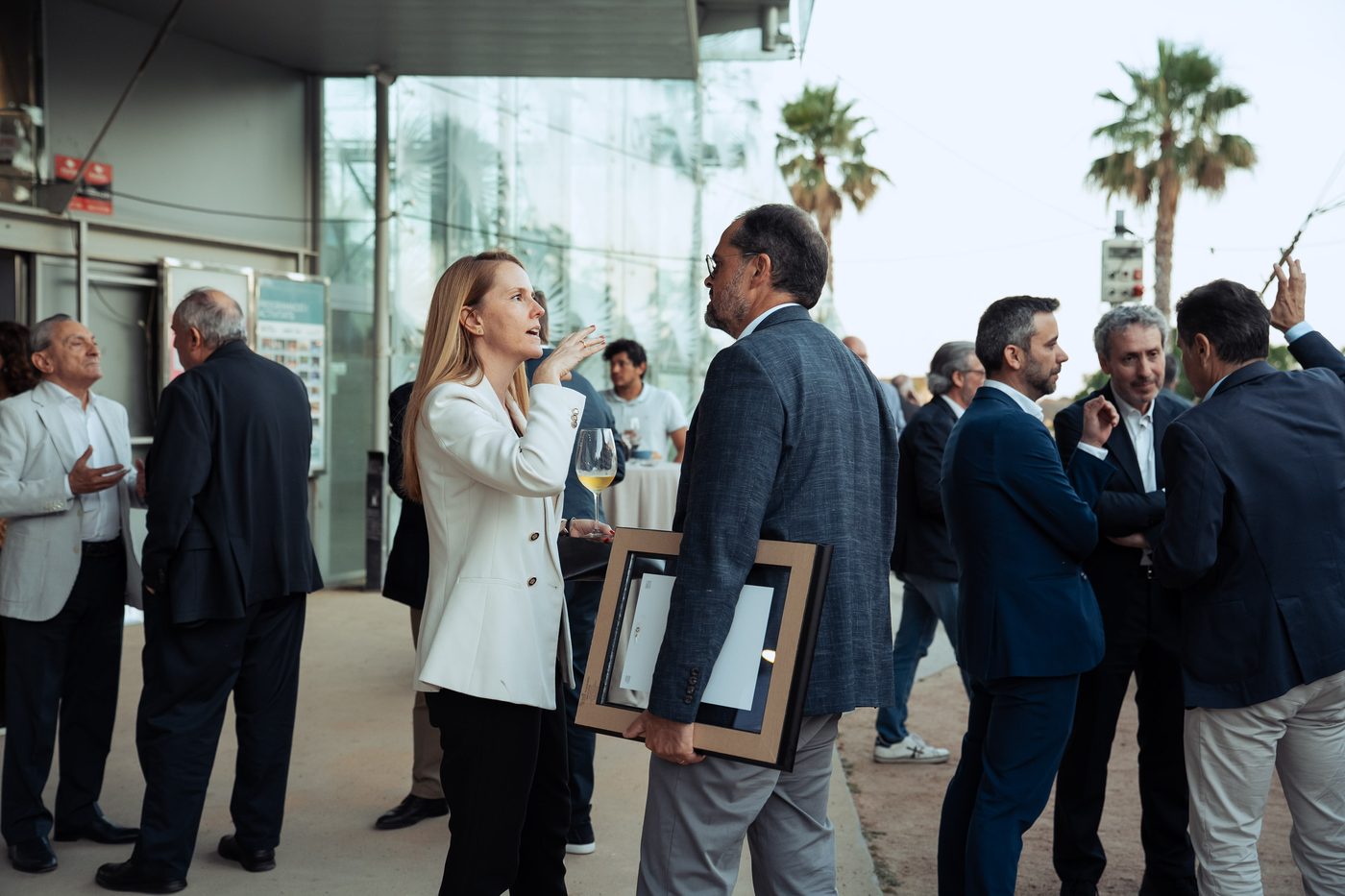 Fotografía corporativa — networking exterior