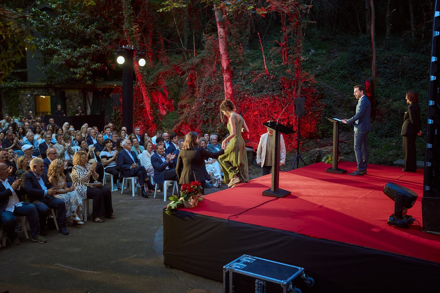 Fotografía de ceremonia de premios al aire libre